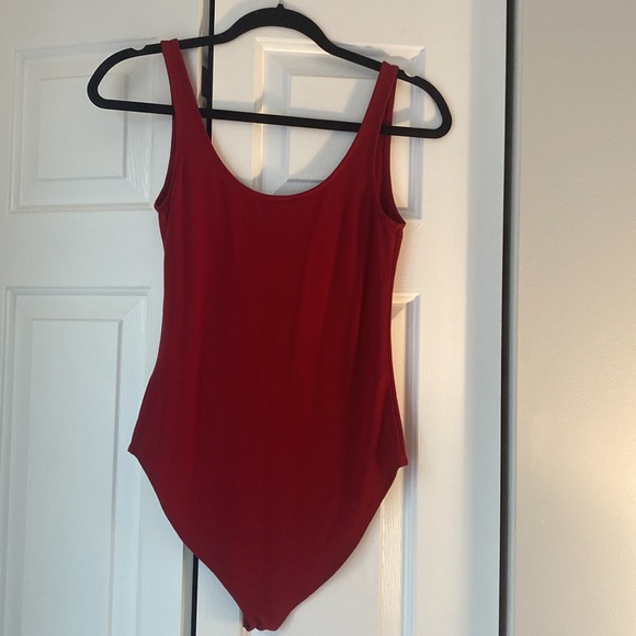 NWT. Woman’s Forever21 red bodysuit. Size large. - Picture 2 of 3